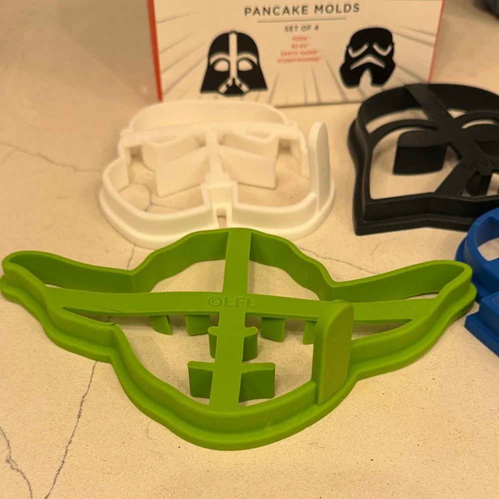 Williams Sonoma Star Wars Pancake Molds 4 R2-D2 Darth Vader Stormtrooper NEW